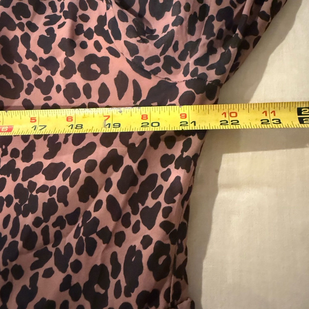 Lulus, Leopard Print V-Neck relaxed fit Dress, Size L - Picture 9 of 14